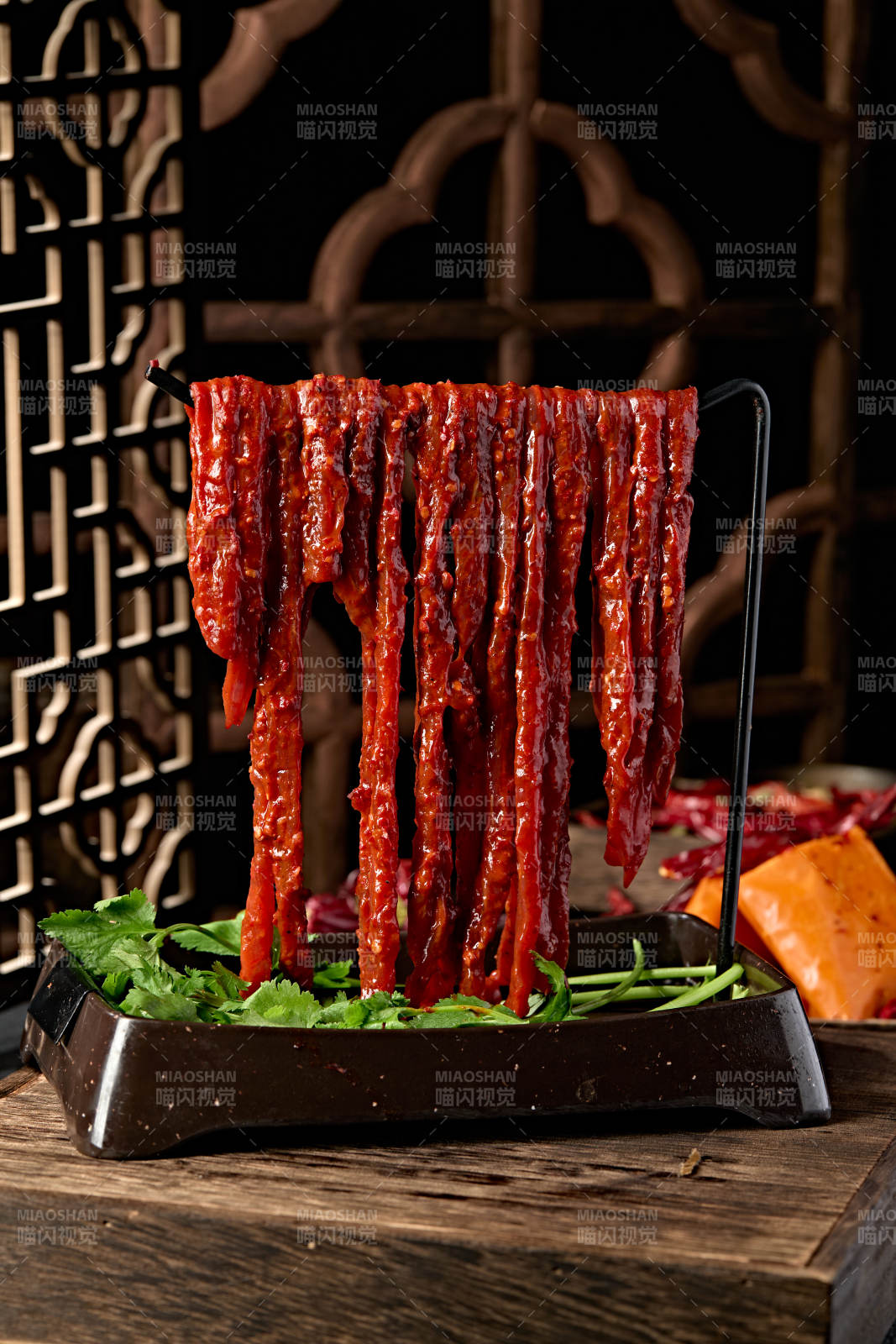 重庆火锅食材晾干麻辣筷子牛肉图片