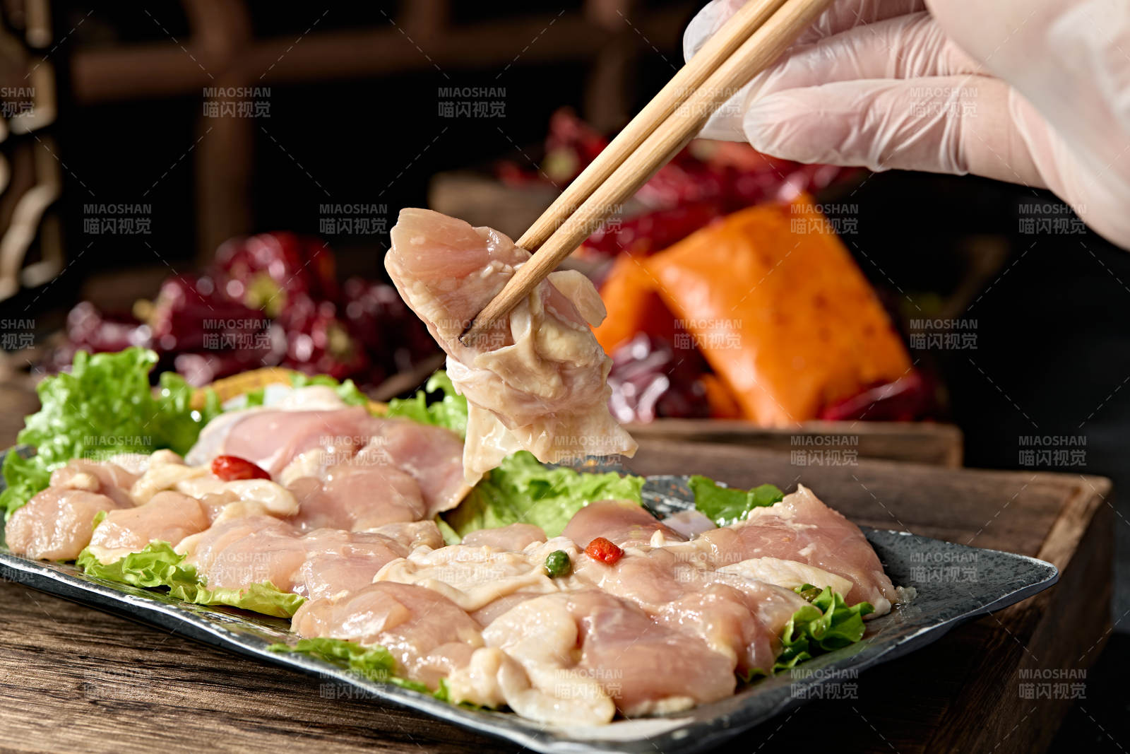 火锅涮品食材鲜切鸡腿肉图片