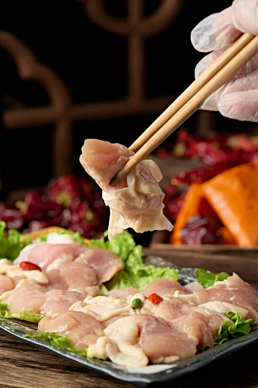 火锅涮品食材鲜切鸡腿肉图片
