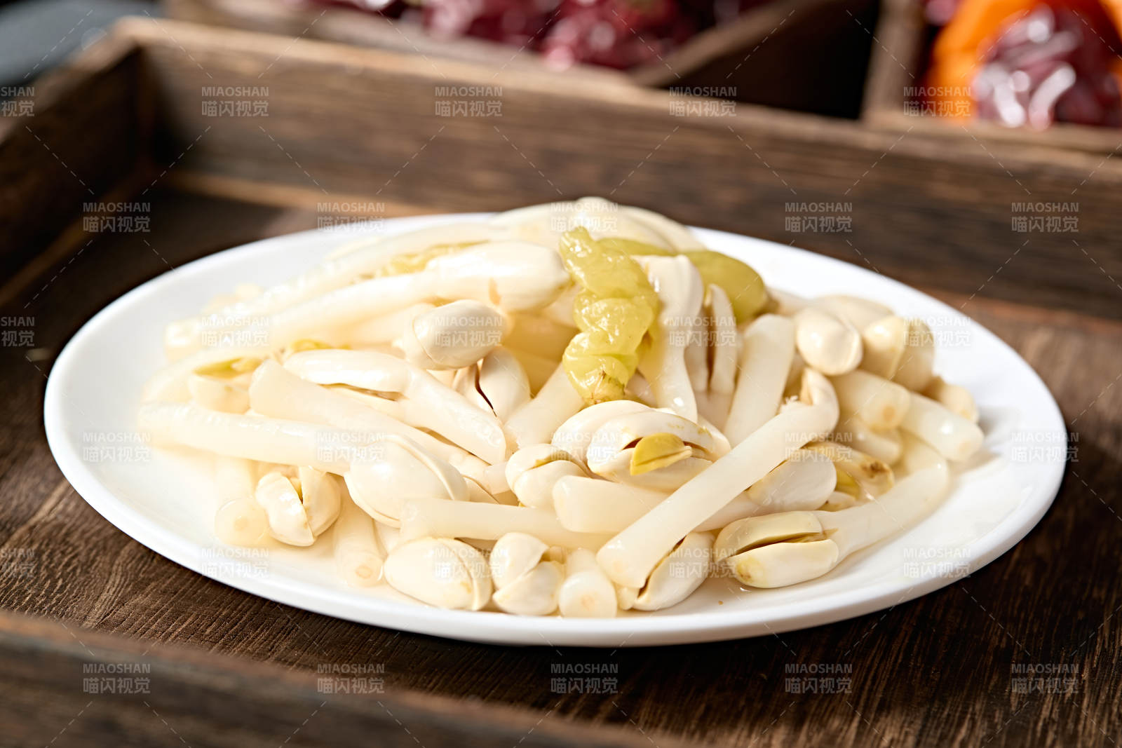 腌渍泡椒花生芽图片