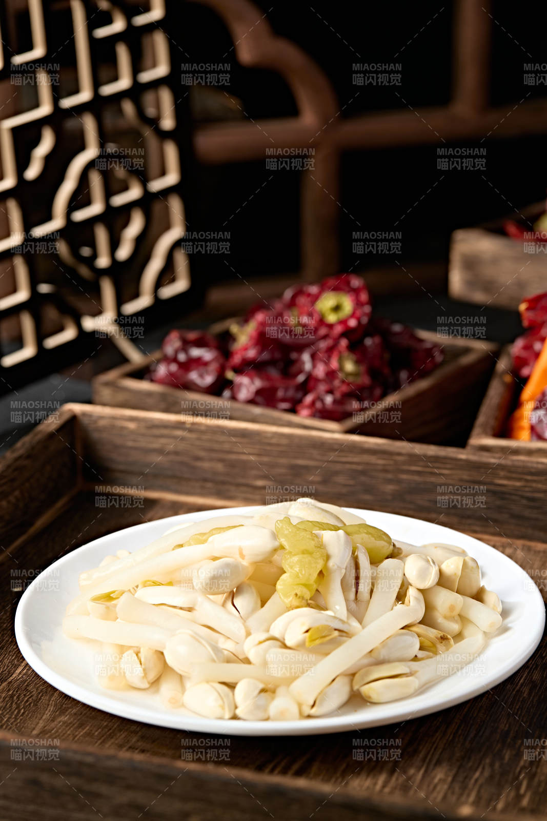 腌渍泡椒花生芽图片