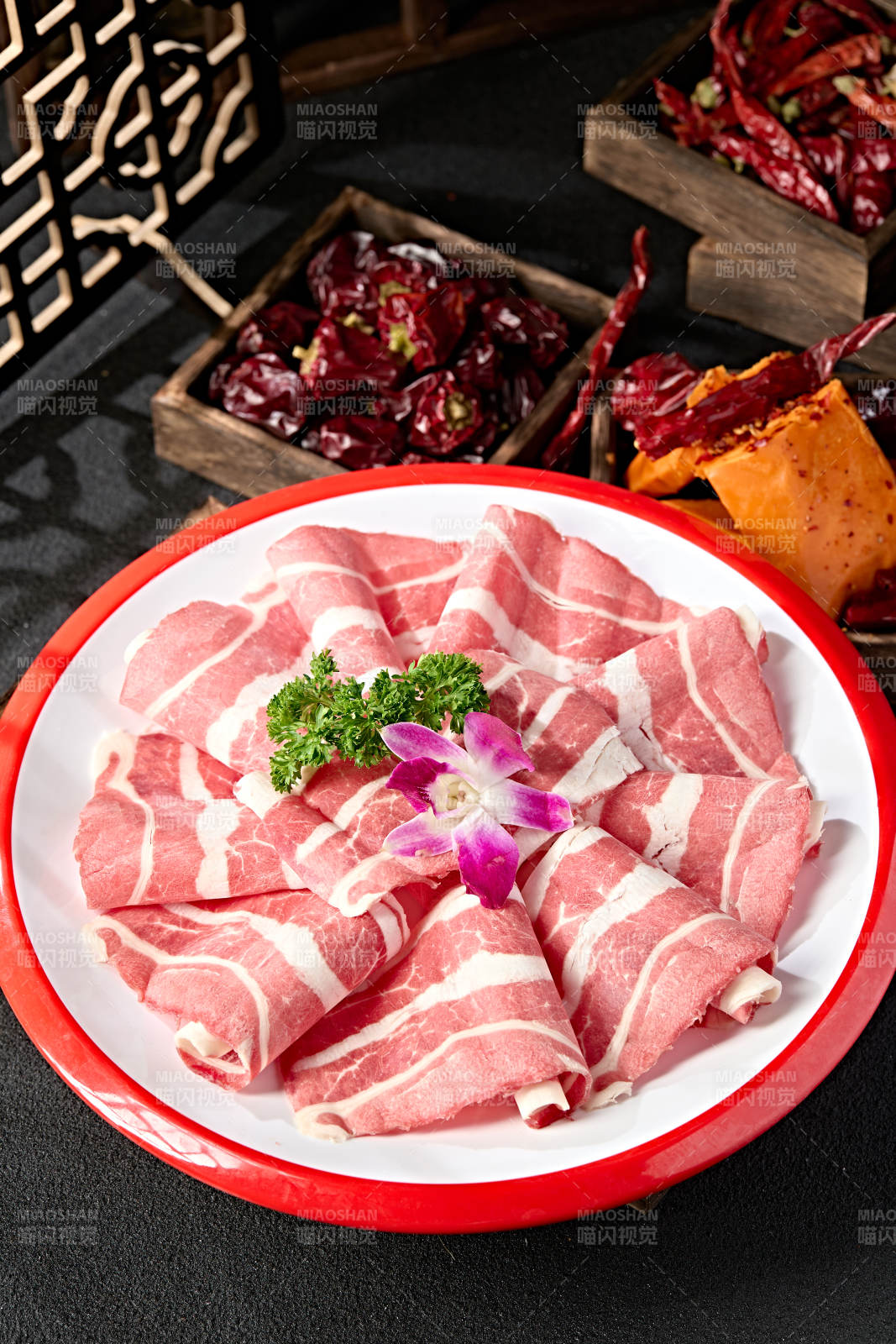 内蒙草原羔羊肉片图片