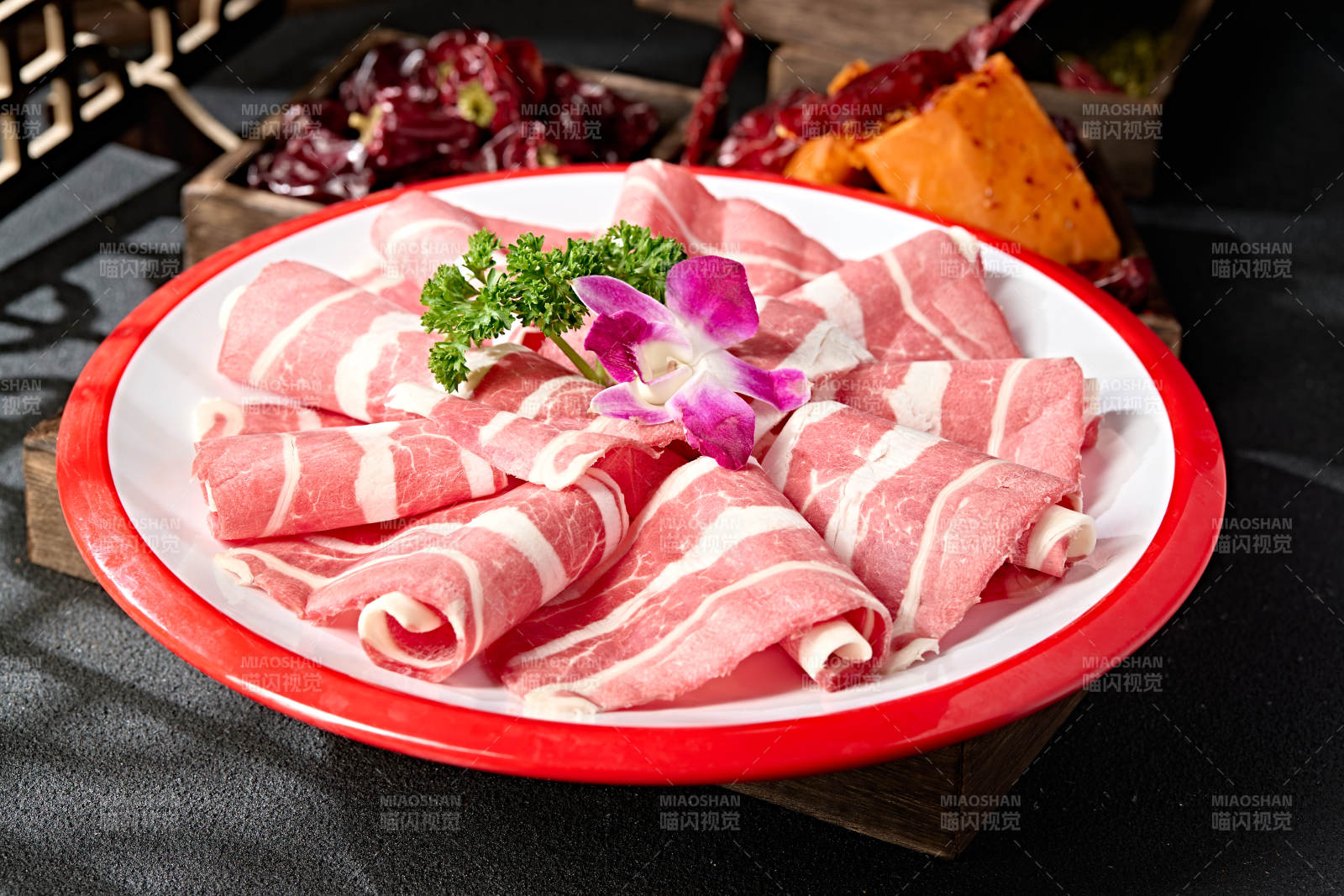 内蒙草原羔羊肉片图片