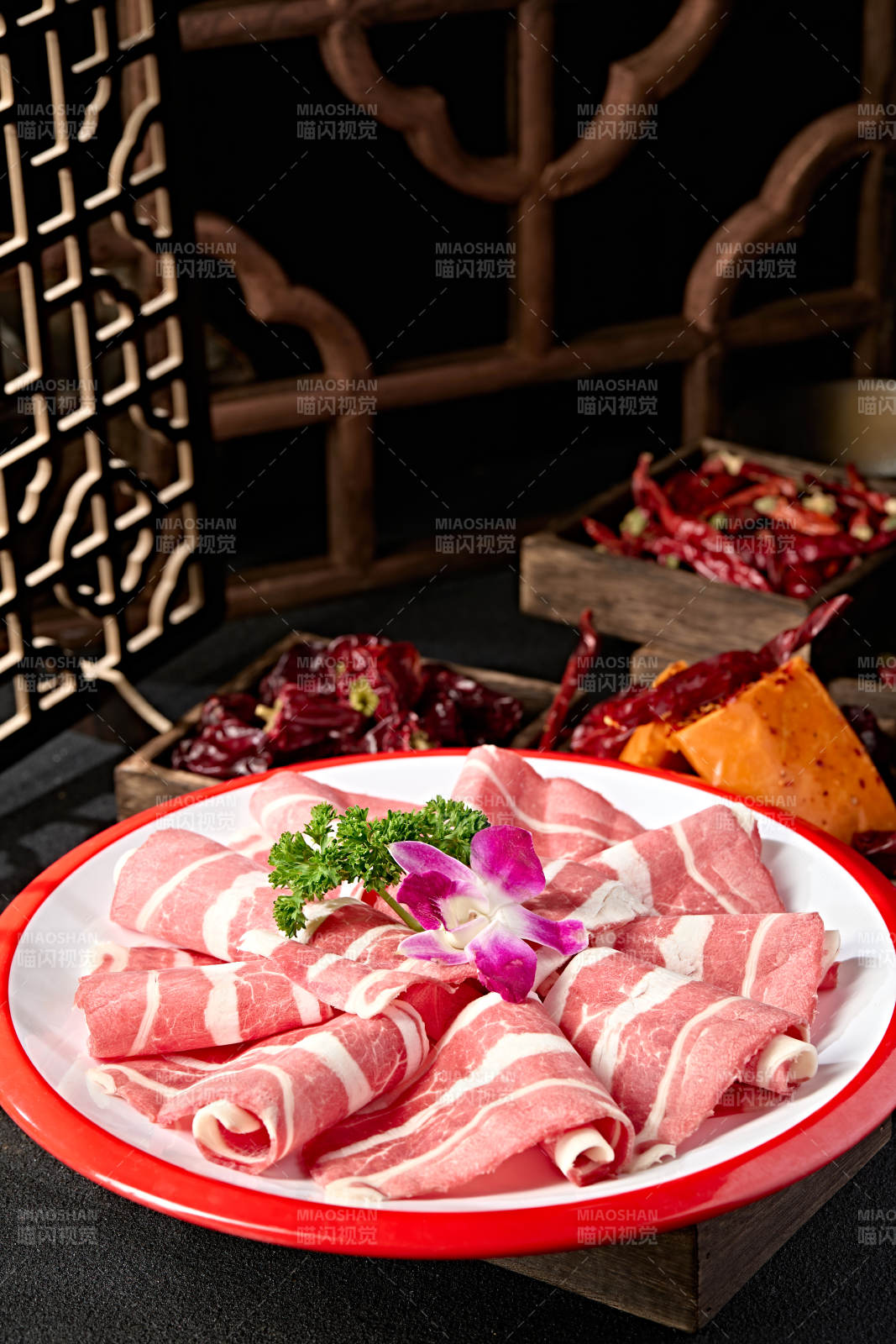 内蒙草原羔羊肉片图片