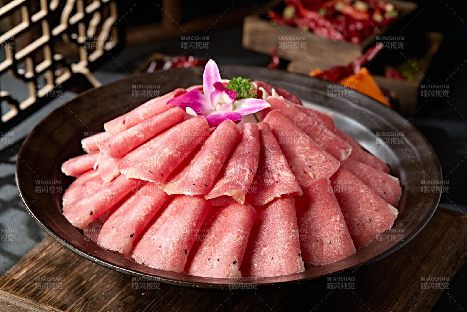 火锅食材涮牛舌卷切片图片