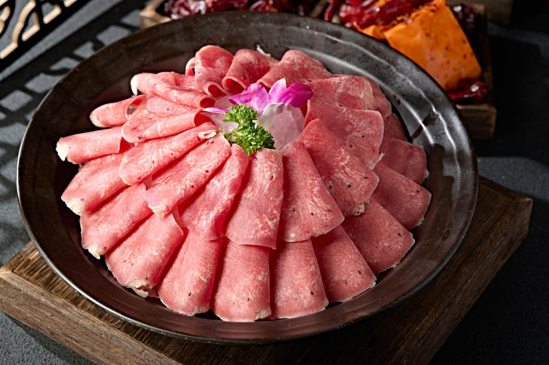火锅食材涮牛舌卷切片图片