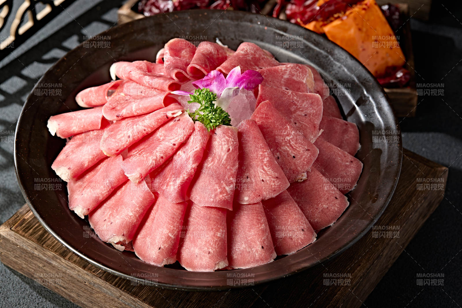 火锅食材涮牛舌卷切片图片