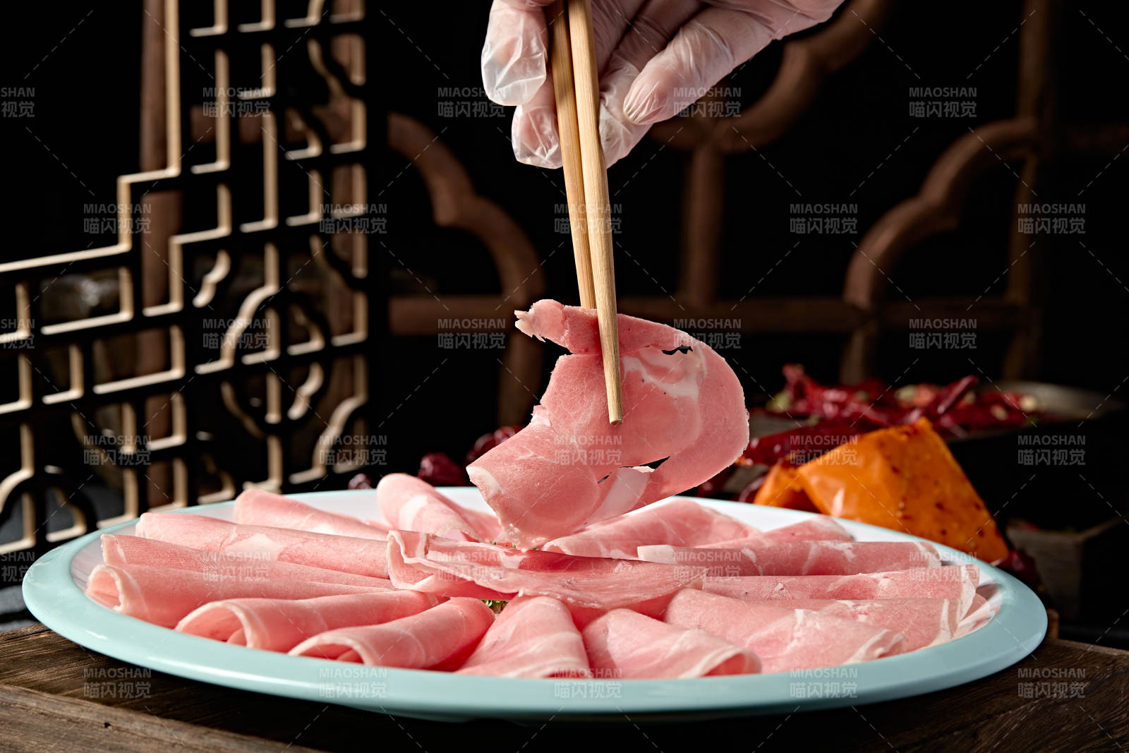 草原羔羊肉卷切片图片