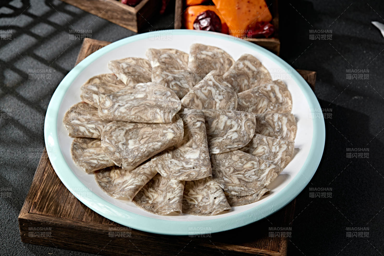 川渝火锅涮品乌鸡肉卷切片图片