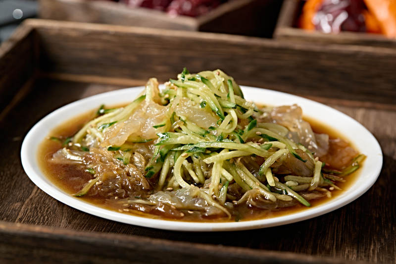 老醋拌黄瓜丝拌海蜇皮图片