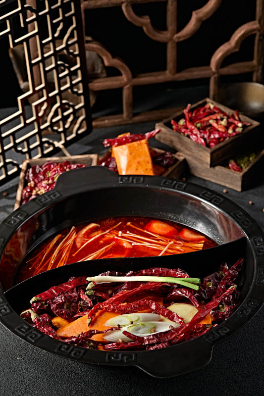 川渝火锅鸳鸯锅麻辣锅底番茄锅底图片