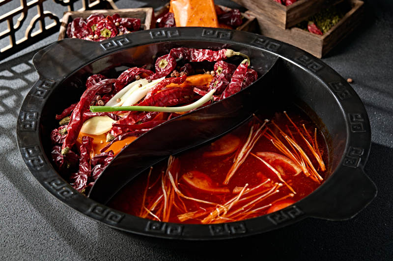 川渝火锅鸳鸯锅麻辣锅底番茄锅底图片