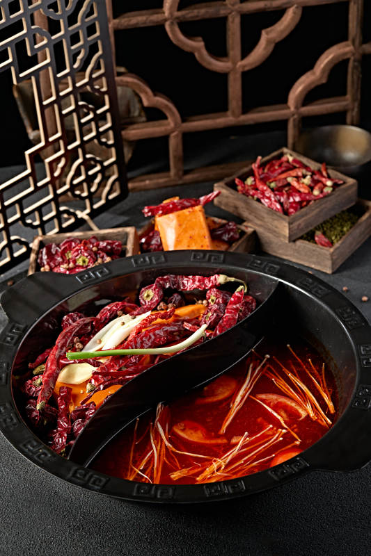 川渝火锅鸳鸯锅麻辣锅底番茄锅底图片