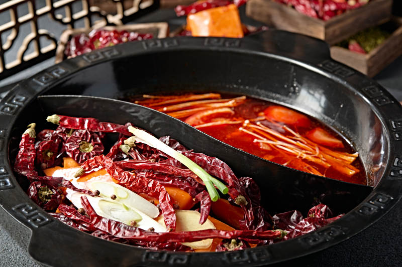 川渝火锅鸳鸯锅麻辣锅底番茄锅底图片