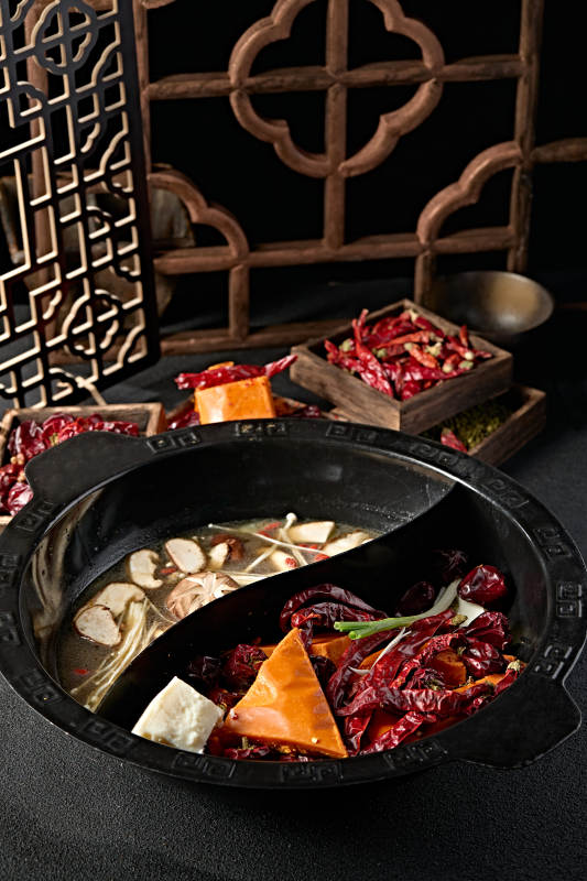 重庆火锅鸳鸯锅麻辣锅底山珍菌汤锅底图片