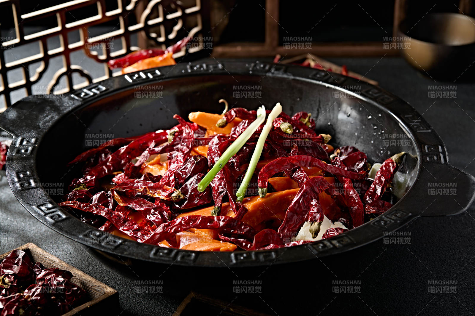 重庆传统牛油麻辣火锅汤底图片