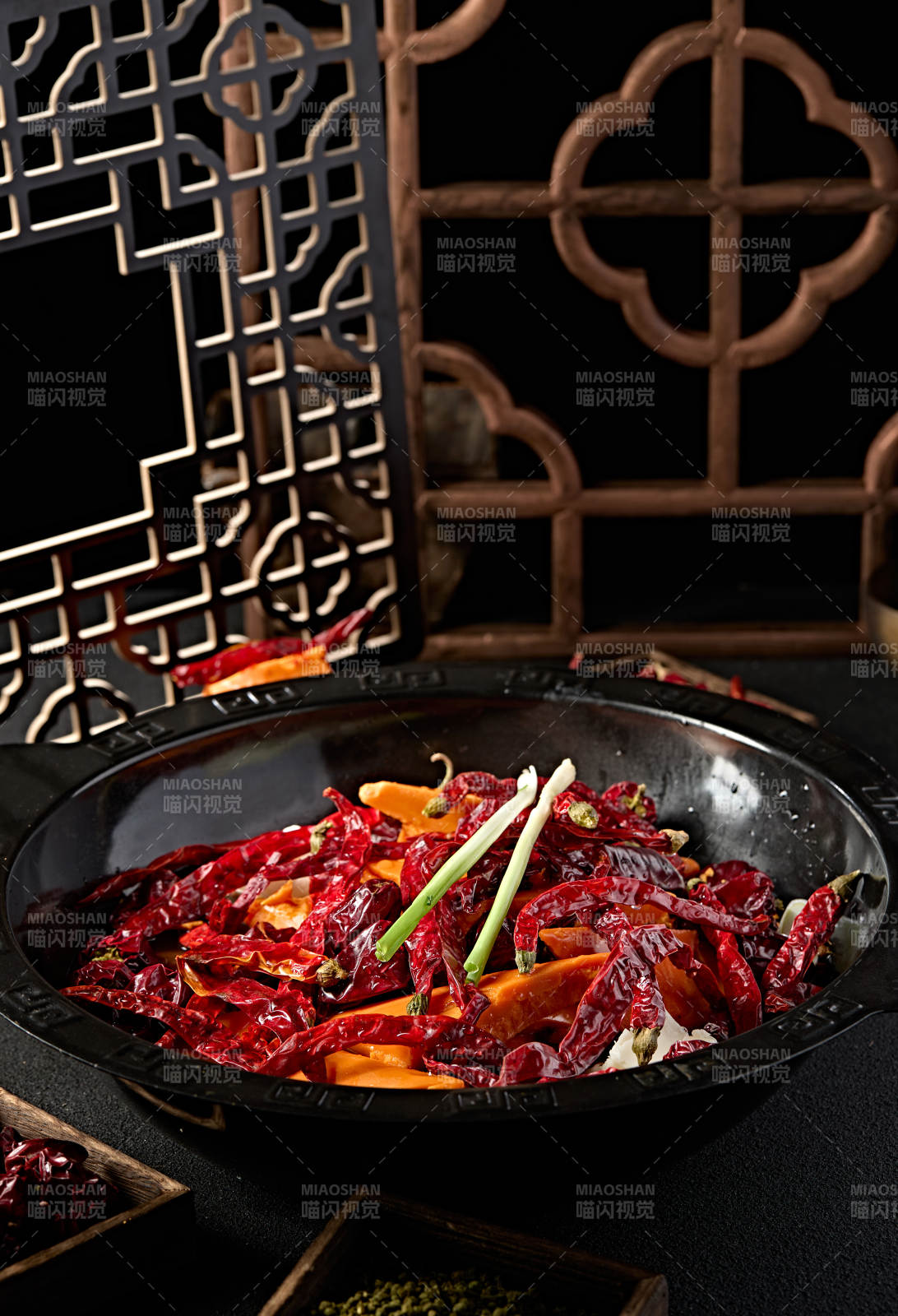 重庆传统牛油麻辣火锅汤底图片