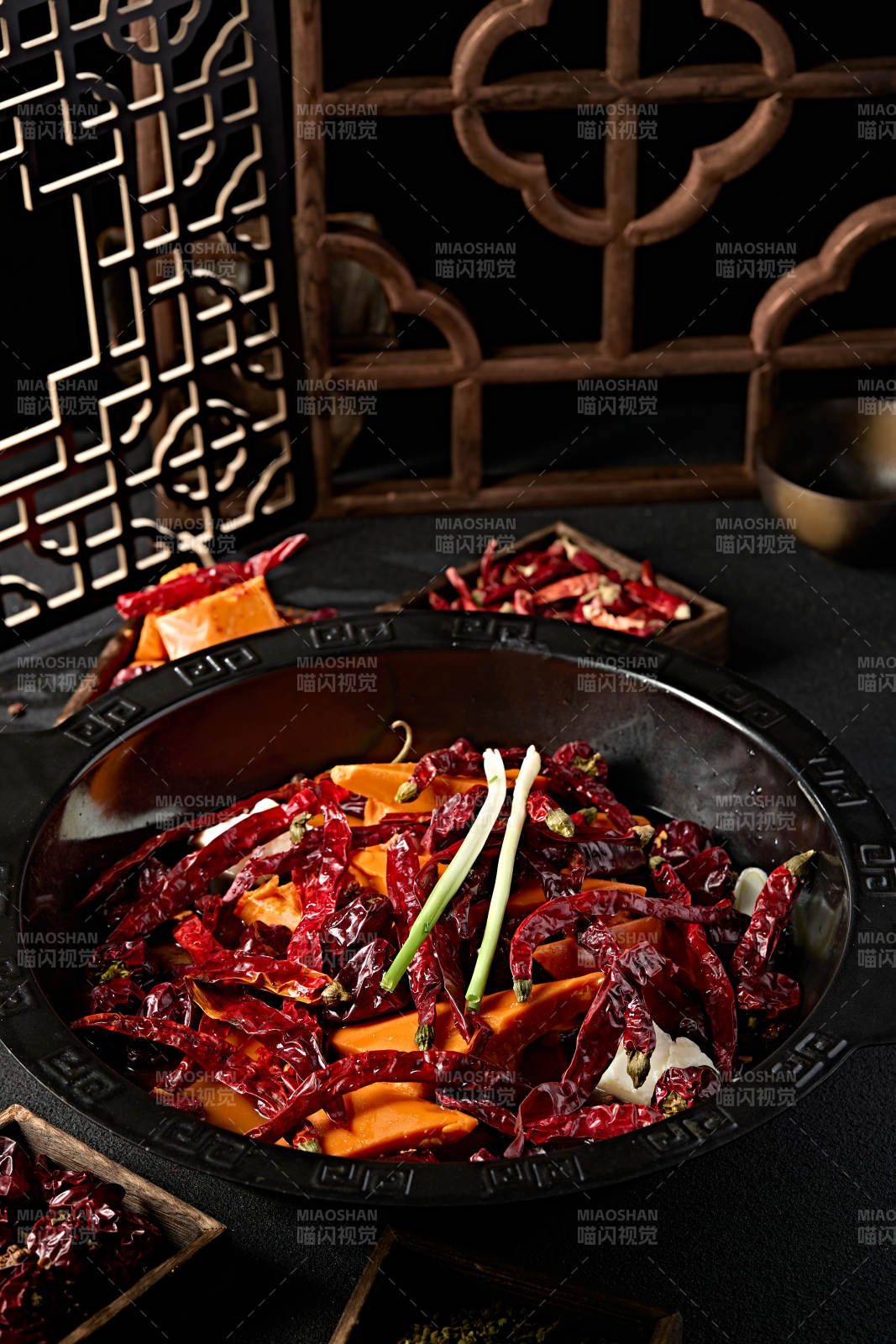 重庆传统牛油麻辣火锅汤底图片