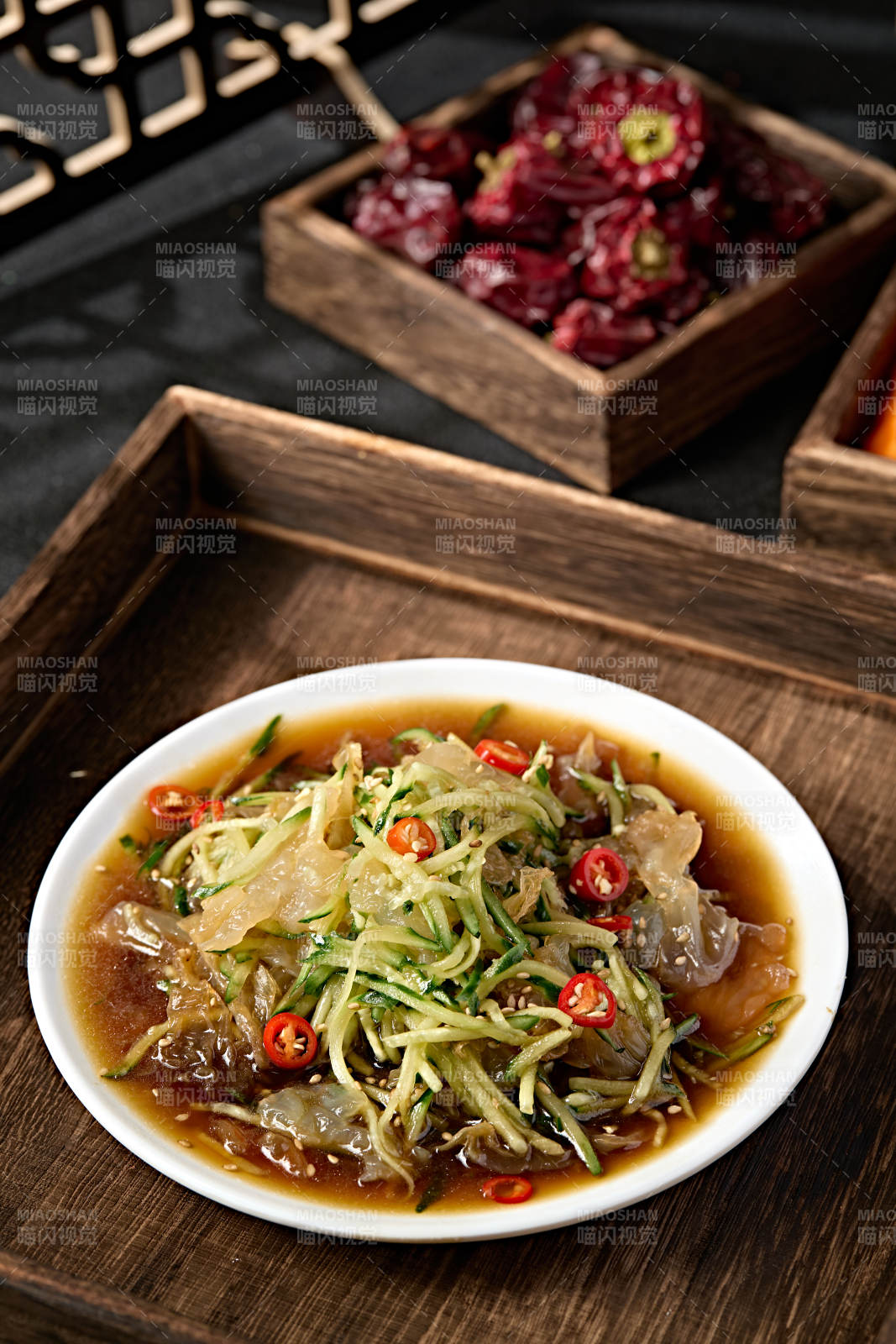 老醋拌黄瓜丝拌海蜇皮图片