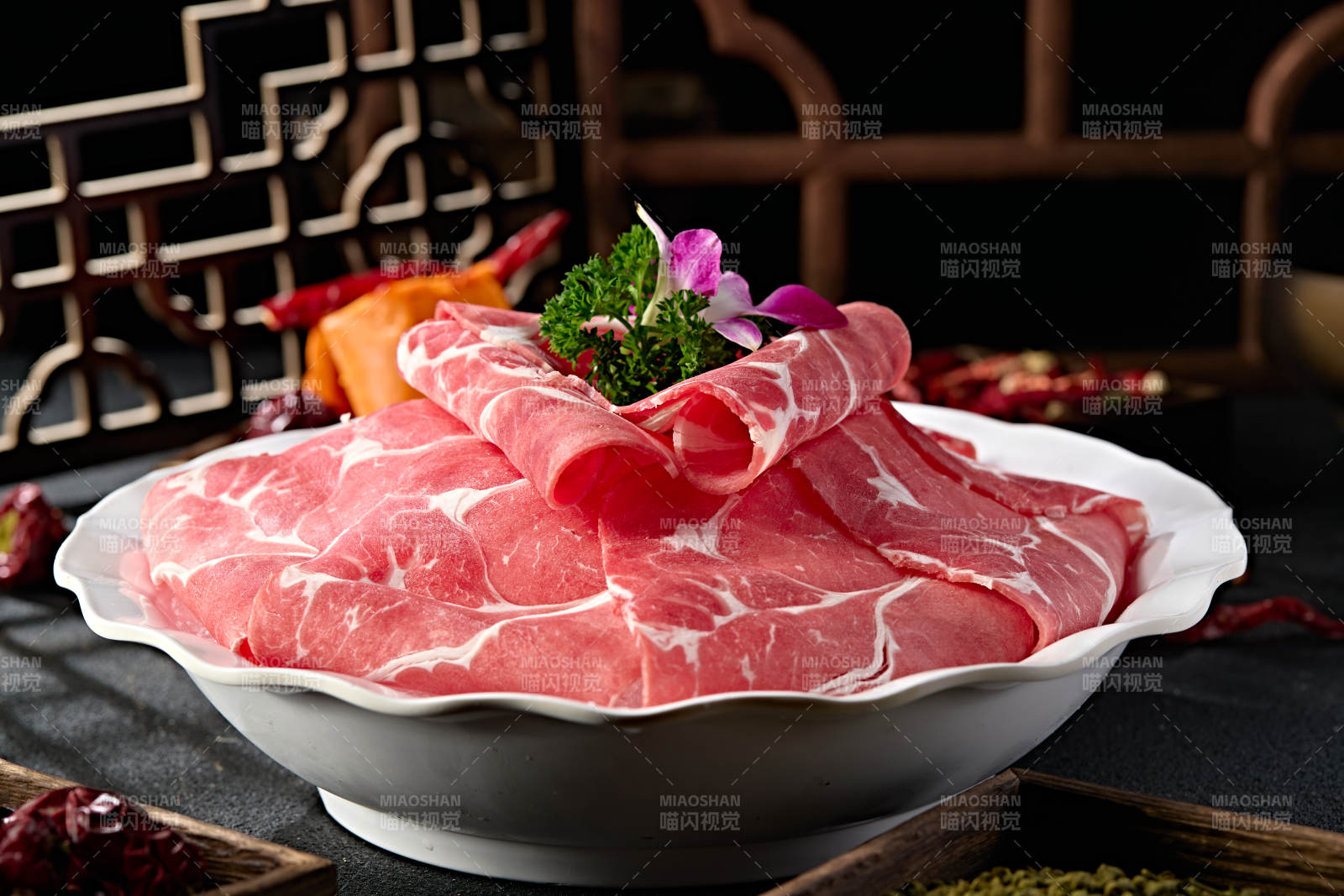 火锅涮品和牛肉卷切片图片