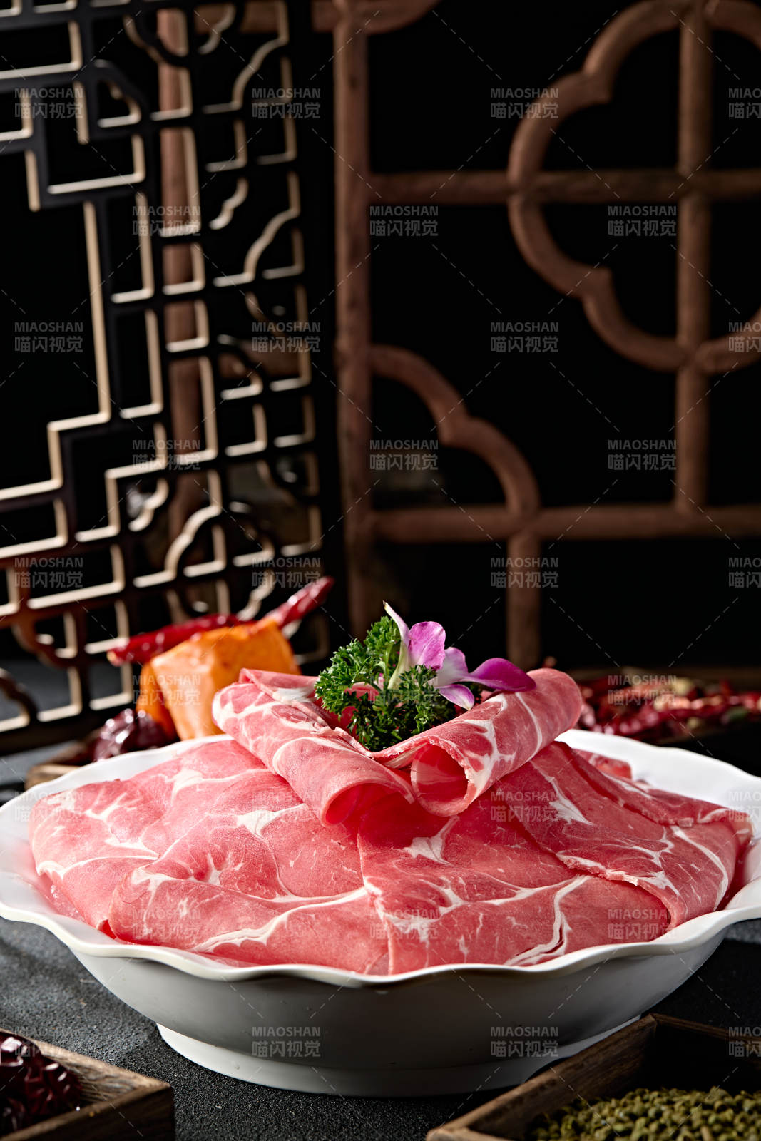 火锅涮品和牛肉卷切片图片