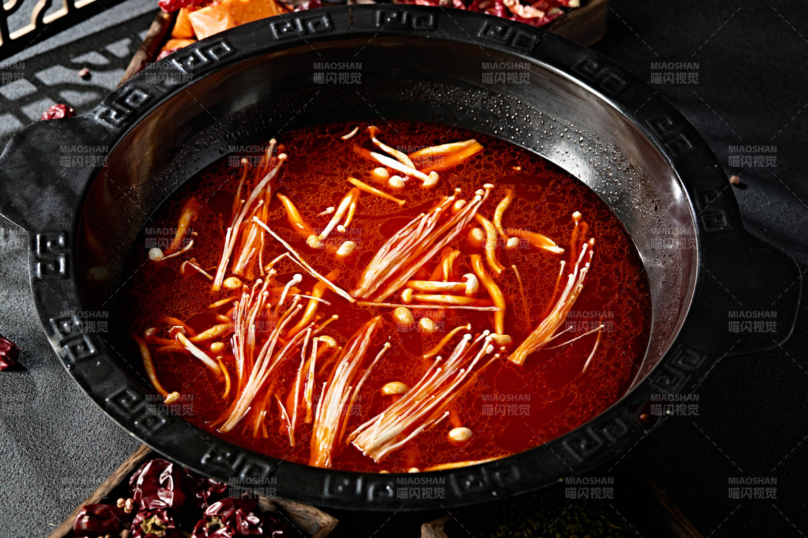 川渝火锅锅底菌菇番茄汤图片