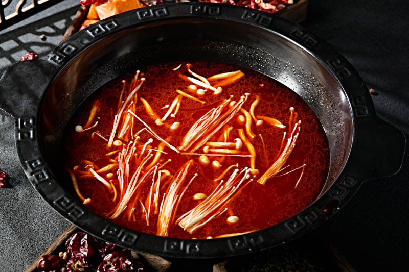 川渝火锅锅底菌菇番茄汤图片