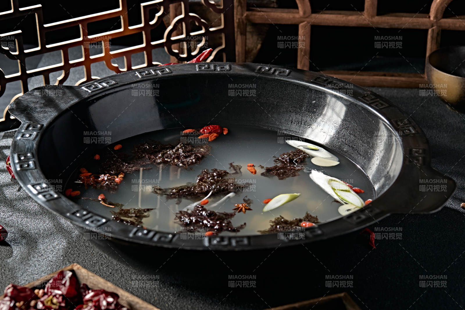重庆火锅清汤锅底图片