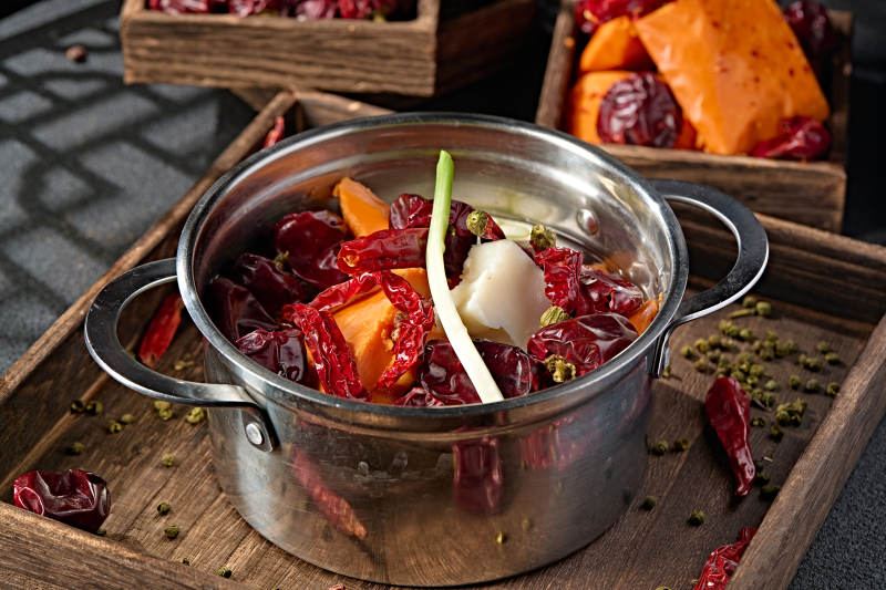 迷你小火锅汤底麻辣牛油锅图片