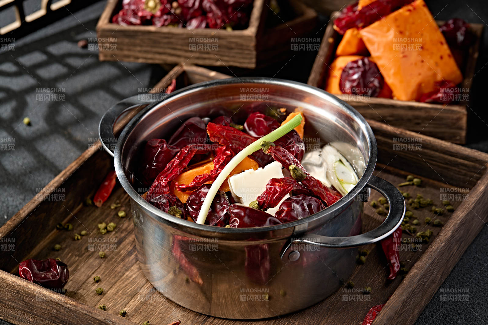 迷你小火锅汤底麻辣牛油锅图片