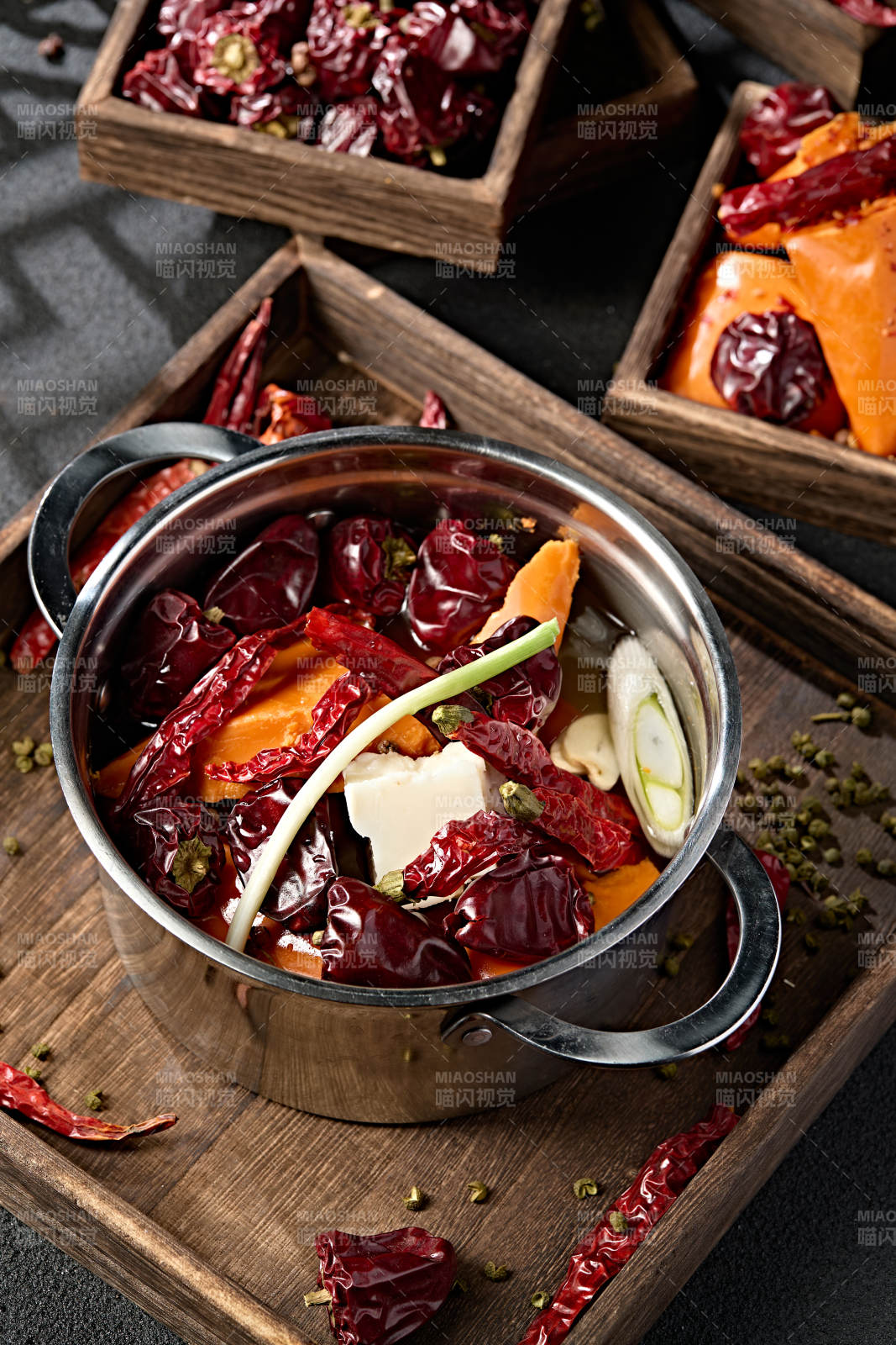 迷你小火锅汤底麻辣牛油锅图片