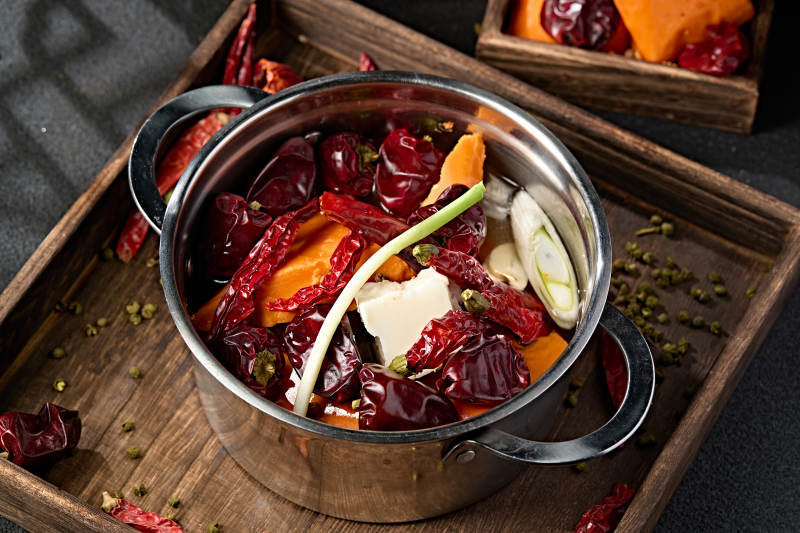 迷你小火锅汤底麻辣牛油锅图片