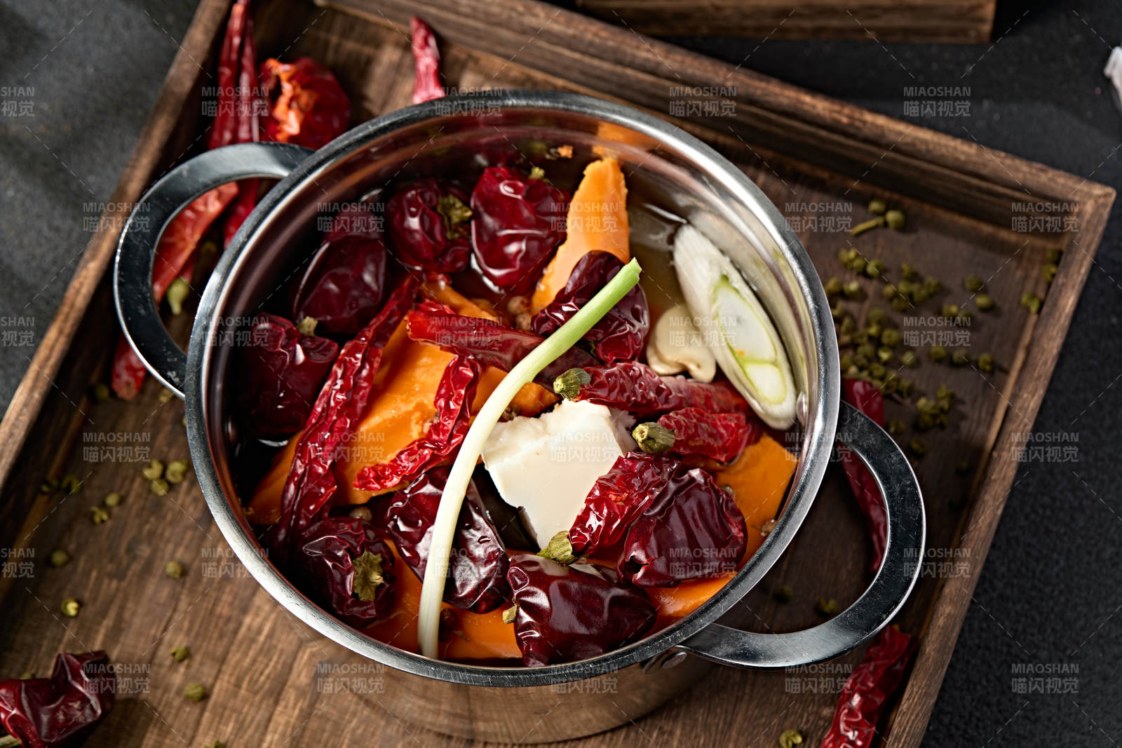 迷你小火锅汤底麻辣牛油锅图片