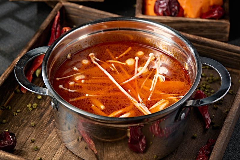 迷你小火锅汤底番茄菌汤锅底图片