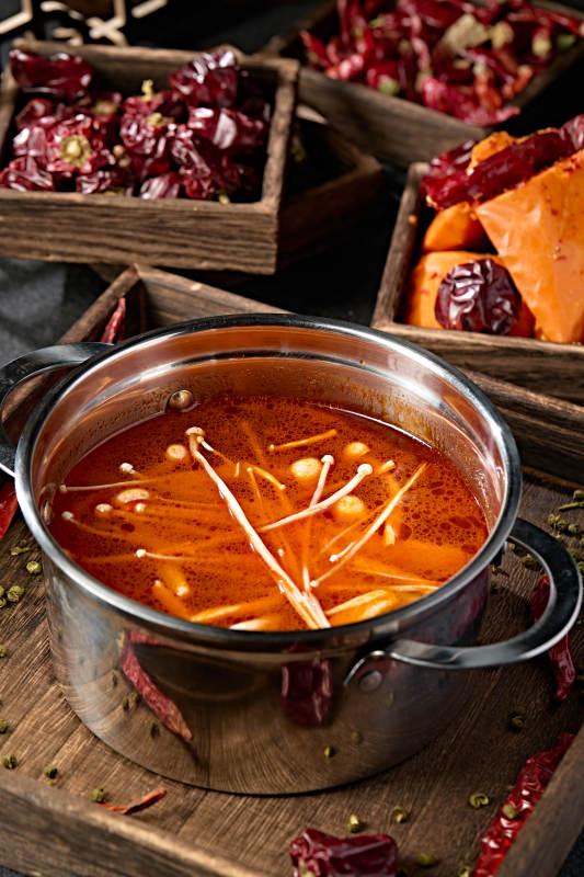 迷你小火锅汤底番茄菌汤锅底图片