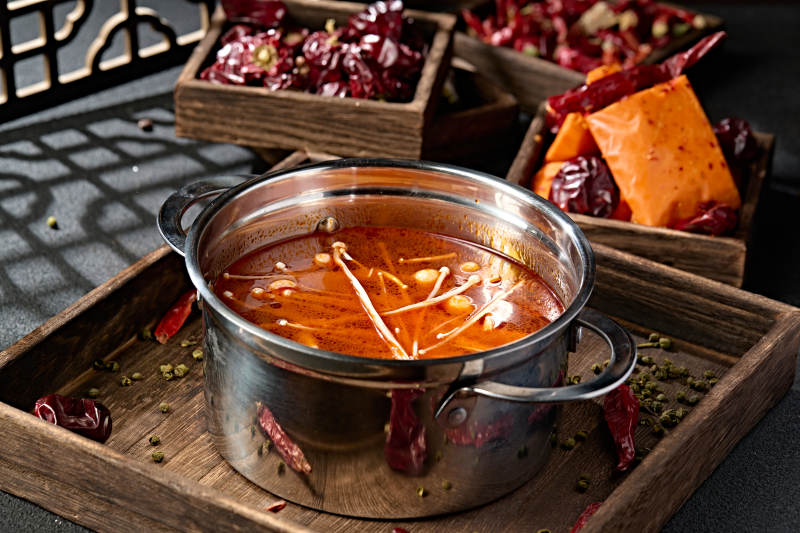 迷你小火锅汤底番茄菌汤锅底图片