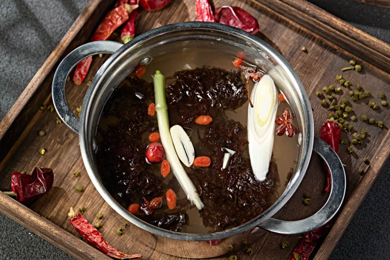 迷你小火锅清汤高汤锅底图片