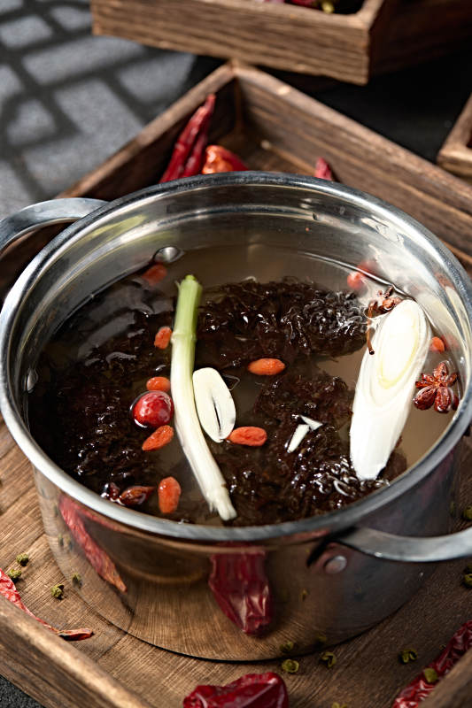 迷你小火锅清汤高汤锅底图片