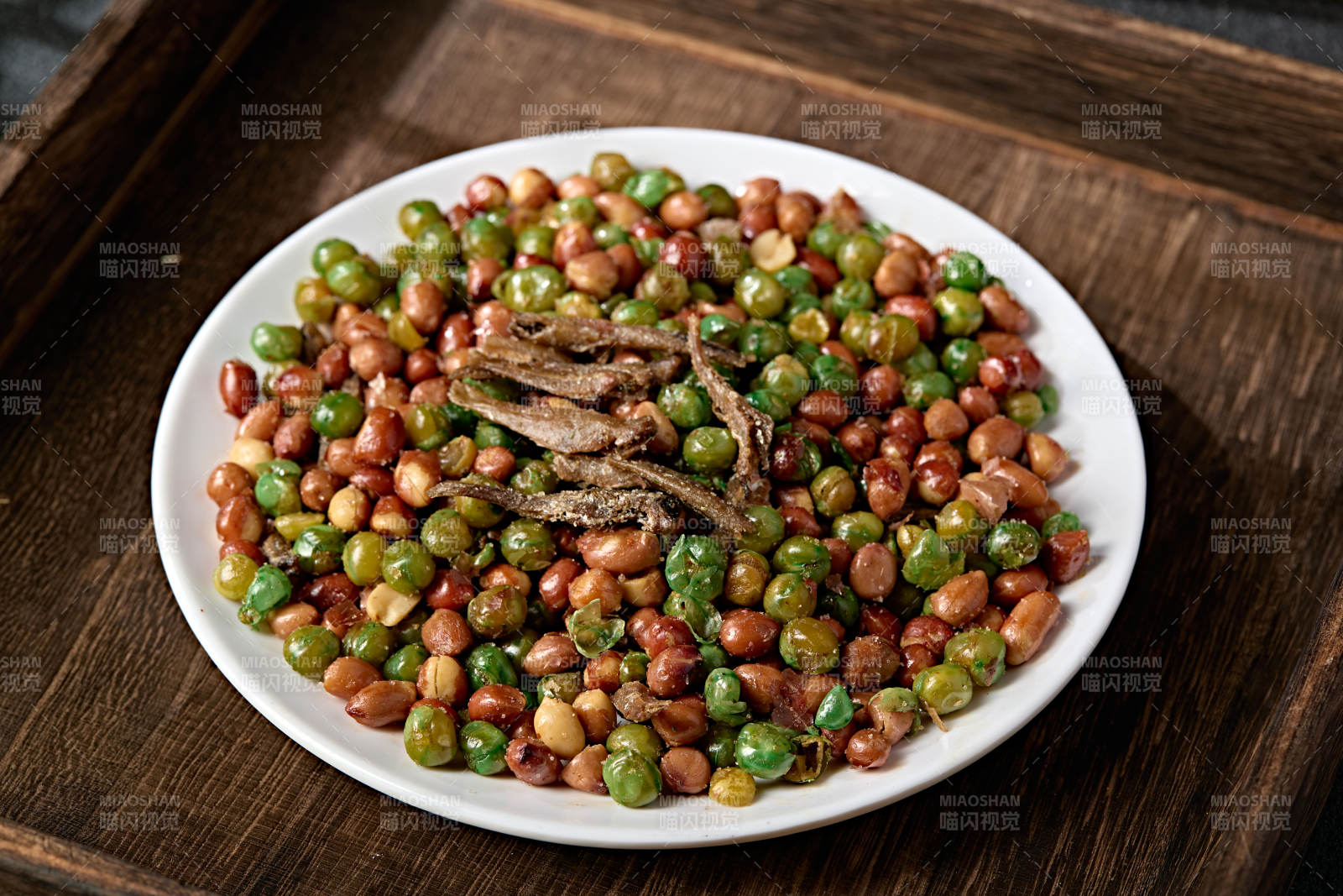 香酥撒盐油炸青豆花生小鱼干图片