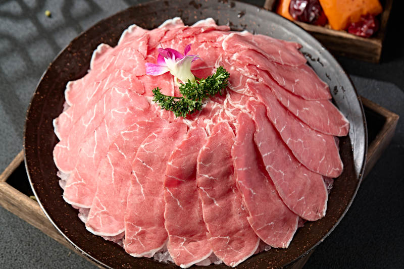 火锅食材草原牛脊肉切片图片