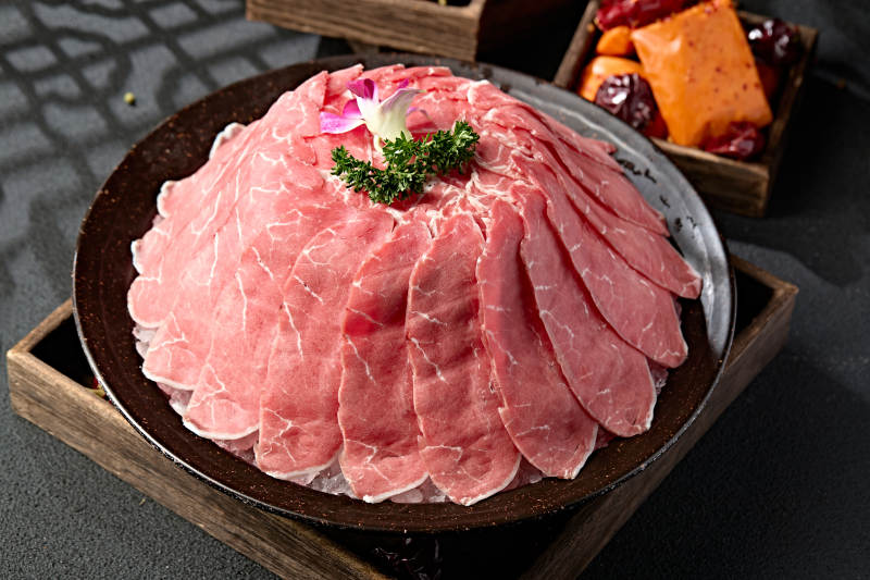 火锅食材草原牛脊肉切片图片