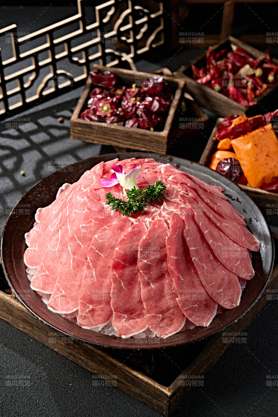 火锅食材草原牛脊肉切片图片