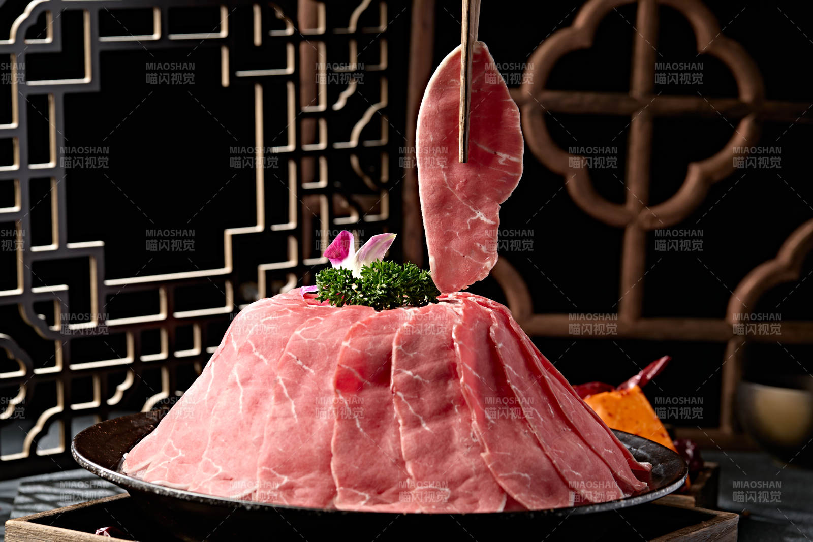 火锅食材草原牛脊肉切片图片