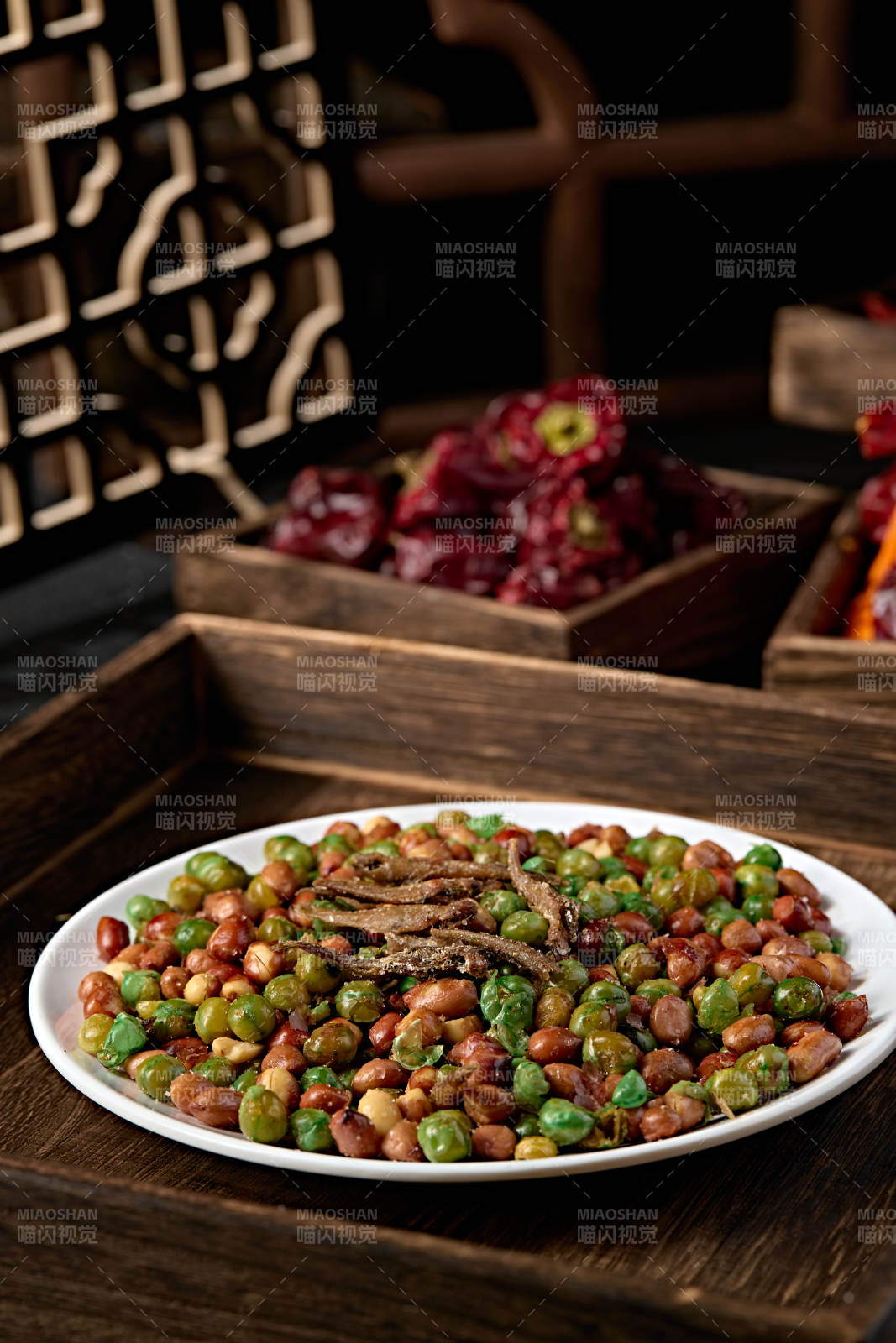 香酥撒盐油炸青豆花生小鱼干图片