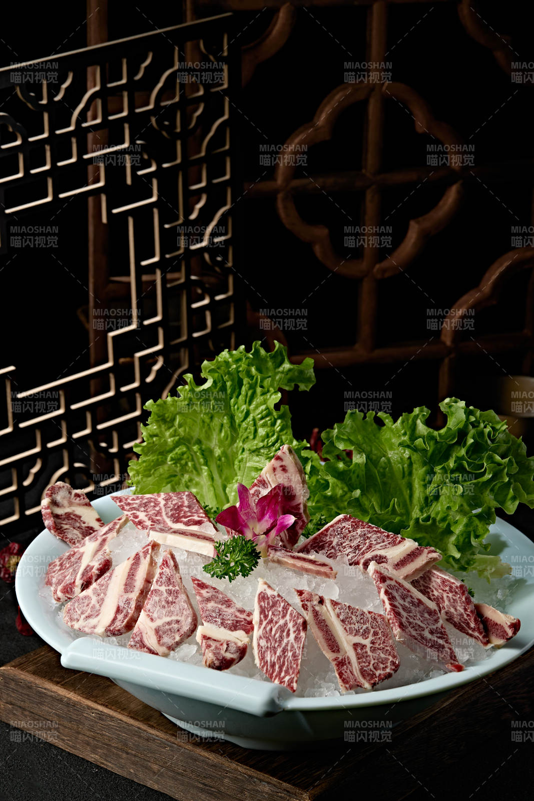 火锅涮肉食材雪花牛仔骨图片