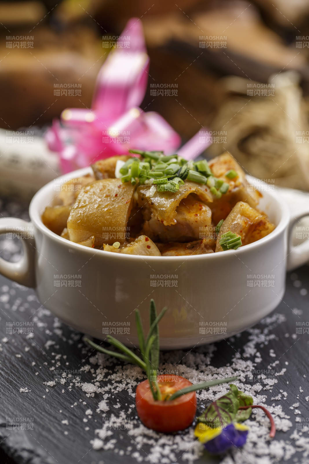 川味辣猪皮图片