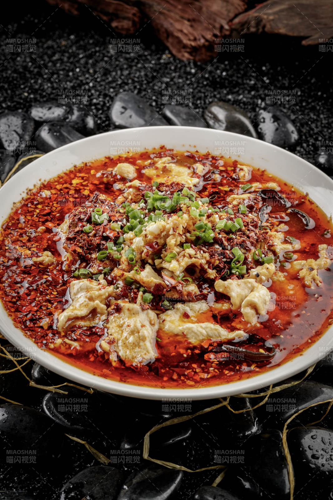 川香红油水煮肉片图片