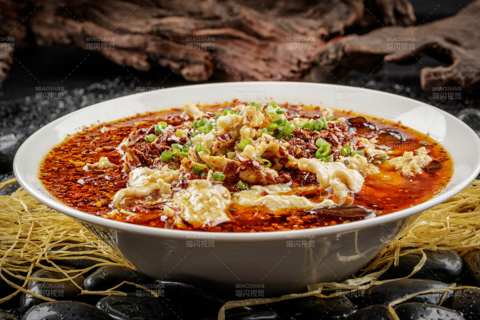 川香红油水煮肉片图片