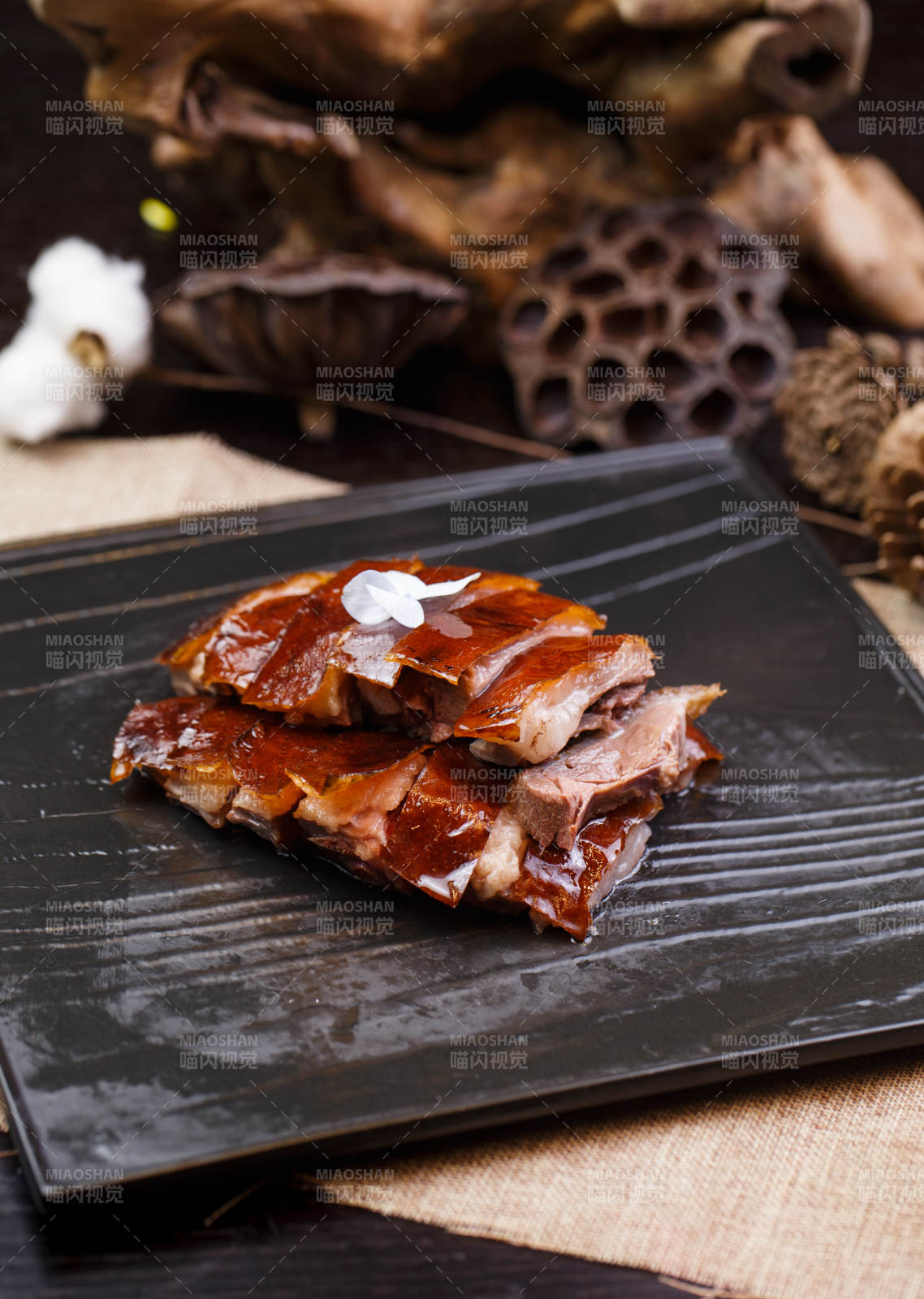 广式蜜汁叉烧鹅图片