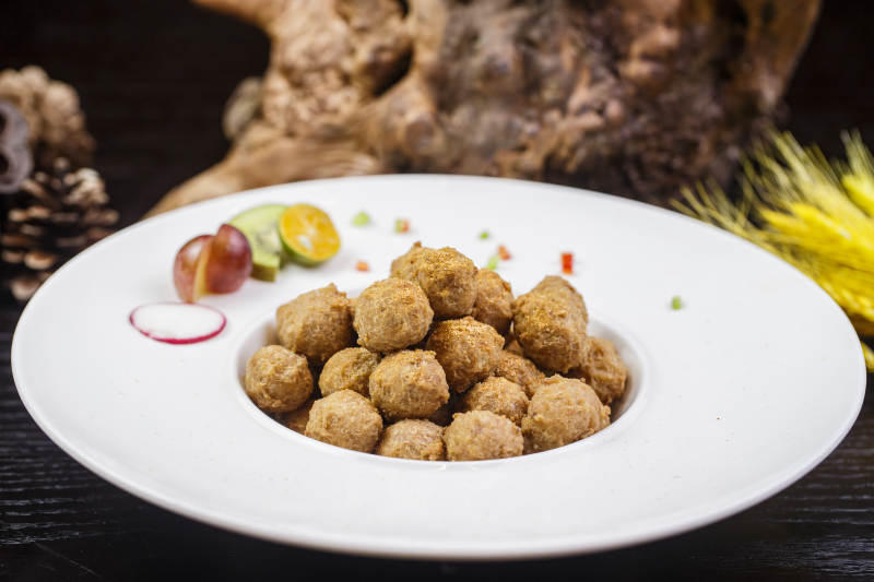 散粉五香干炸脆骨猪肉丸图片